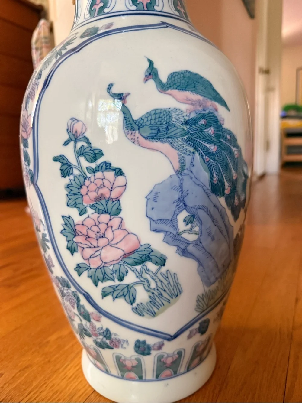Stunning Porcelain Chinese Decorative Peacock Floor Vase - White and Blue